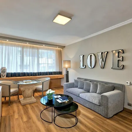Divani Caravel