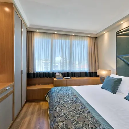 Hotel Divani Caravel